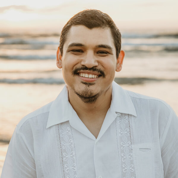 Aaron-Albanez-Headshot-sq600